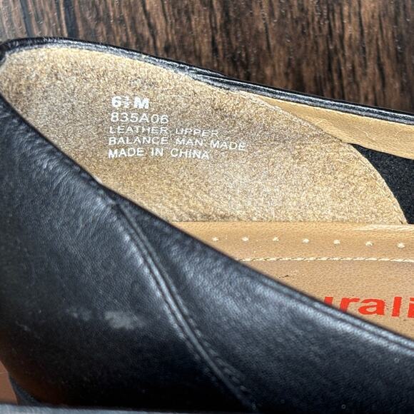 Naturalizer Flats Women’s Size 6.5M Black Leather Slip On Rubber Sole Comfort - Picture 4 of 7